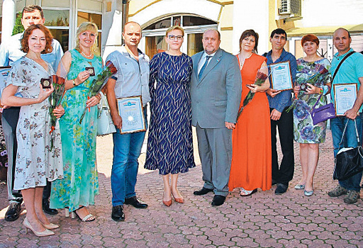 Пять семей из Самары получили медали "За заслуги в воспитании детей"