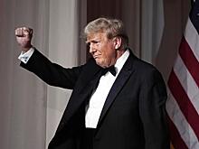 Питер Кениг: Трамп ведет себя так, будто принял иудаизм