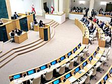Оппозиция включила гимн СССР в парламенте Грузии