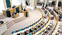 Оппозиция включила гимн СССР в парламенте Грузии