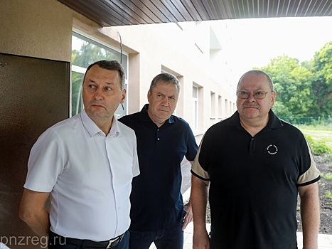 Олег Мельниченко оценил ход работ на социально значимых объектах в Земетчино