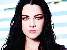 Фанаты подарили солистке Evanescence гусли