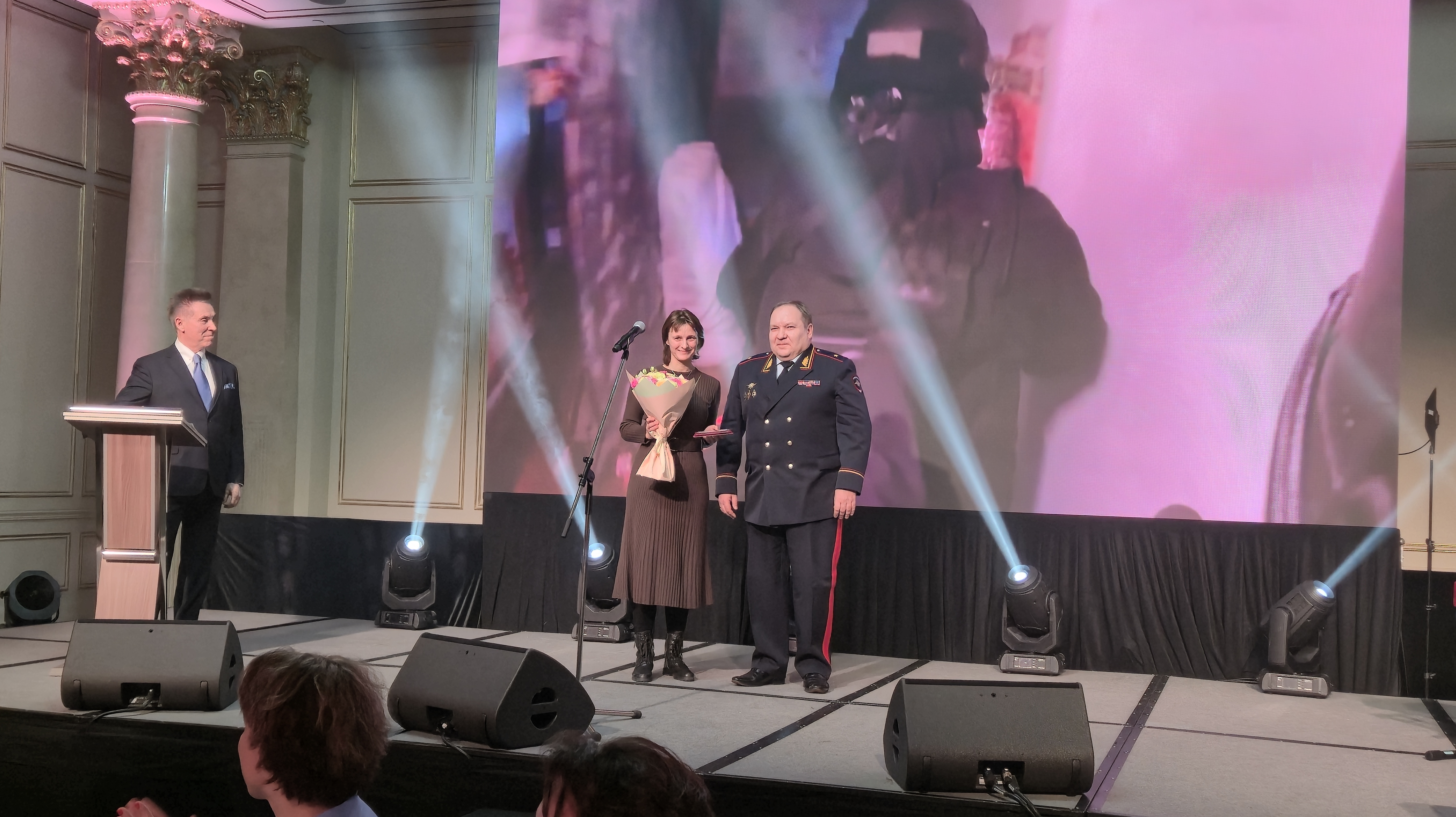 Александр Князев вручил журналистам награды МВД России за вклад в освещение деятельности органов внутренних дел