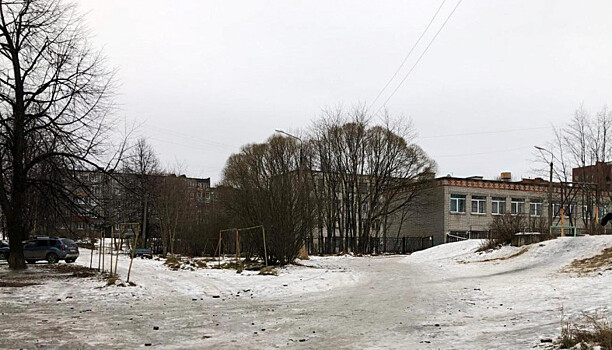 В Кондопоге водитель авто сбил девочку, скатившуюся с горки, и скрылся