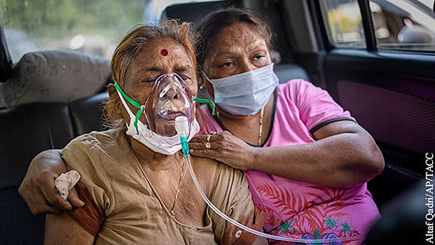 Вирусолог: «Коронавирусный шторм» в Индии создает риски для других стран