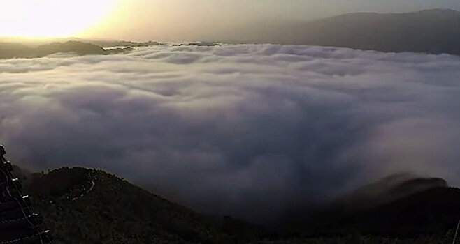 В небе над Китаем появилось розовое "сердце" из облаков