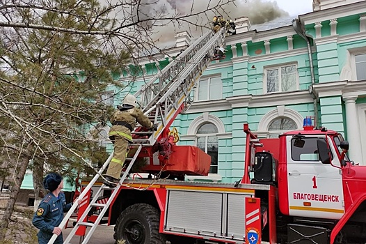 Российские хирурги продолжали операцию на открытом сердце в горящем здании