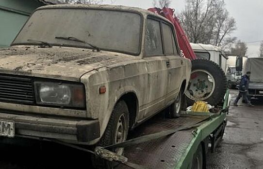 Новый ВАЗ-2105 почти без пробега на 29 лет был забыт в гараже