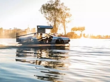 Едущий по воде DeLorean поступил в продажу