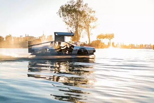 Едущий по воде DeLorean поступил в продажу