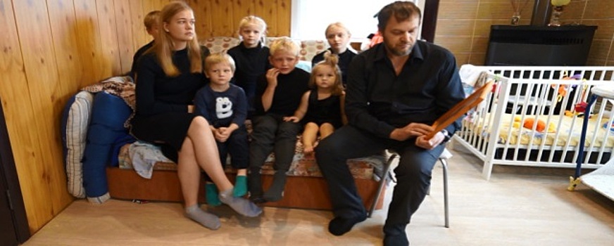 В Свердловской области мать восьмерых детей умерла после травли в родительском чате