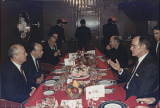 Саммит на Мальте в 1989 году: как Горбачев предал СССР