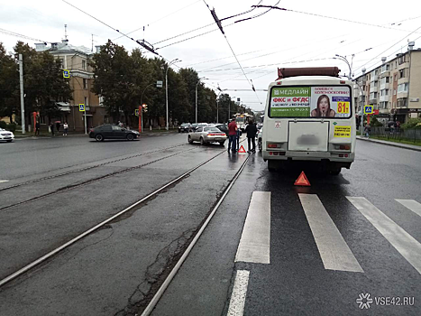 Массовое ДТП перекрыло трамвайные пути в Кемерове