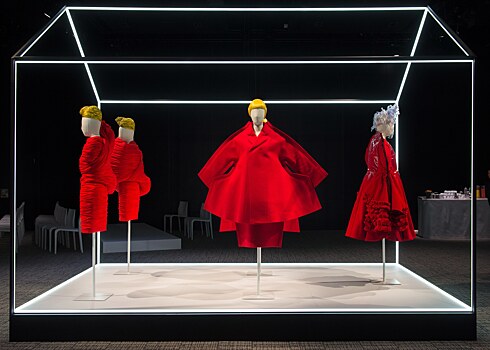Выставка Rei Kawakubo в Нью-Йорке: все, что о ней нужно знать