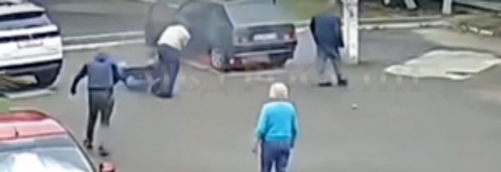 В Челябинской области полицейский спас двоих мужчин из горящего автомобиля
