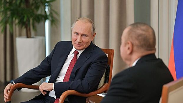 Путин поздравил российских энергетиков