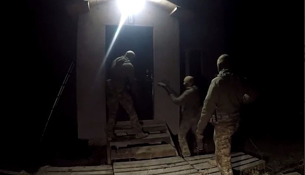Появилось видео задержания подозреваемого в подготовке теракта в Калининградской области
