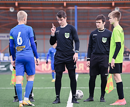 Встреча футболистов «Чертанова» со «Сменой» закончилась счетом 5:0