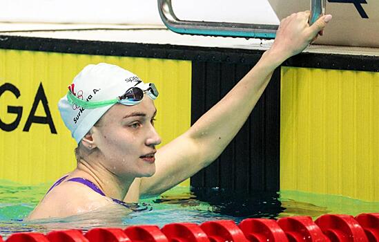 Новосибирская пловчиха Арина Суркова победила на «Играх дружбы» на дистанции 100 м баттерфляем