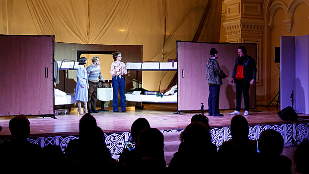 «Поезд будущего» в центре Москвы. Студенты ГИТИСа провели благотворительный вечер для «Онкологики»