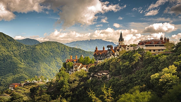 Старше Рима и дружелюбнее мегаполисов: чем привлекает туристов Ереван