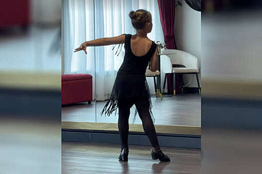 Певица Ханна сняла дочь Адриану во время танца