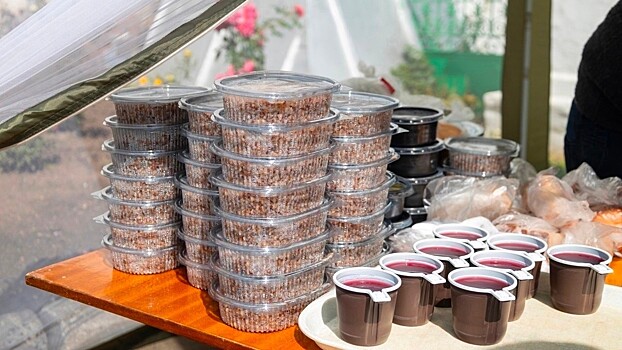 Почти 1300 человек накормили на «Тёплом приёме» в марте