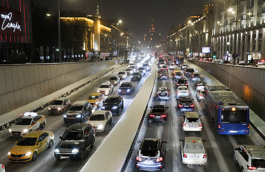 Москву сковали предновогодние пробки