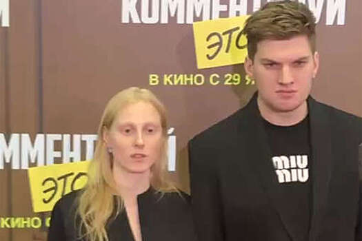 Актер Андрей Максимов вышел на публику с новой девушкой Шидловской