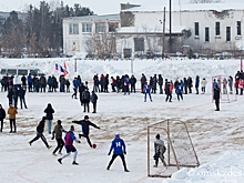 В Омске начинается монтаж хоккейных коробок