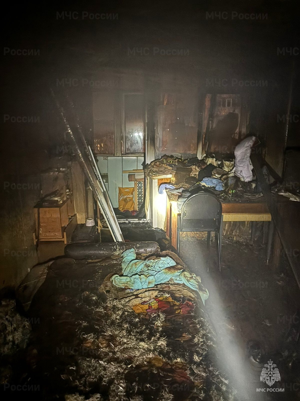 Три человека госпитализированы после ночного пожара в Калуге