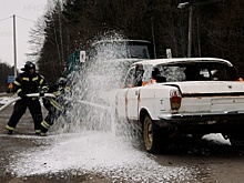 «Волгу» залили пеной и разрезали на трассе М3 «Украина»
