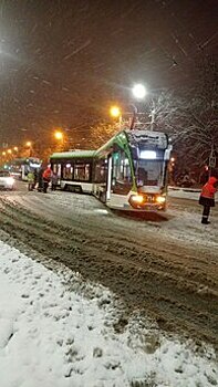 «Корсар» не добрался до гавани: на Калинина трамвай сошёл с рельсов
