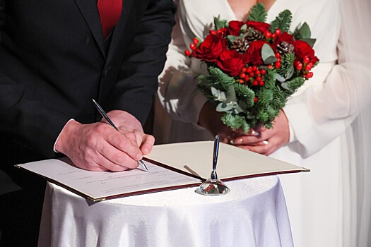 Москвичи ринулись жениться