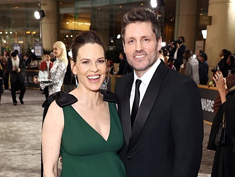 Хилари Суэнк родила двойняшек