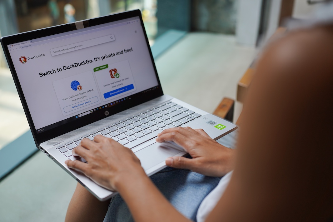 DuckDuckGo ударил по рекламе YouTube: браузер научился резать видеовставки