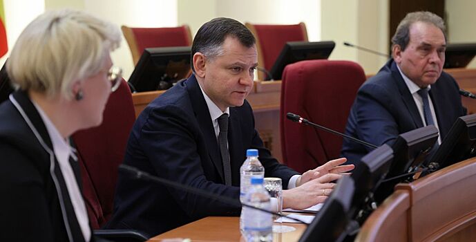 Слюсарь поставил задачу комплексно решить проблемы общественного транспорта на Дону