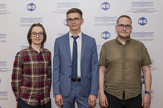 В школе №192 поздравили аспиранта и студента с получением медалей и премий для молодых ученых РАН