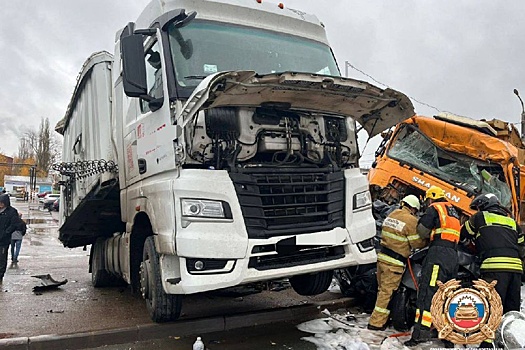 В Уфе грузовик с отказавшими тормозами протаранил 11 машин