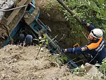 Mash: в Сочи спасатели вытащили экскаваторщика из-под многотонной машины