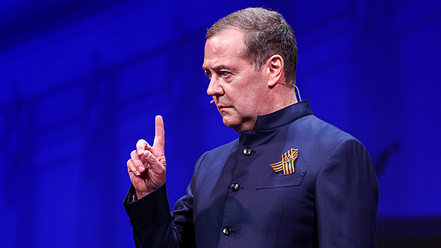 Медведев потроллил Зеленского в День доброты