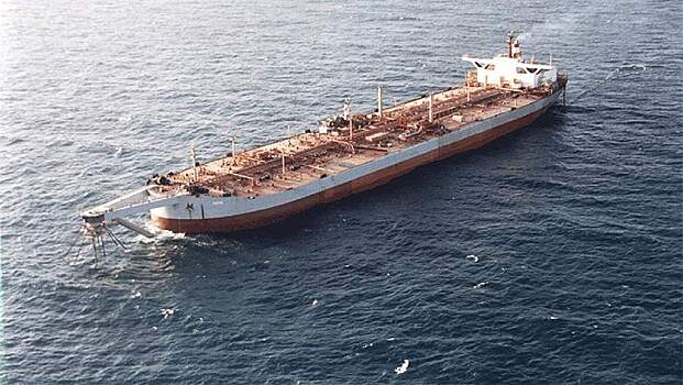 Специалисты приступили к отгрузке нефти с заброшенного танкера Safer