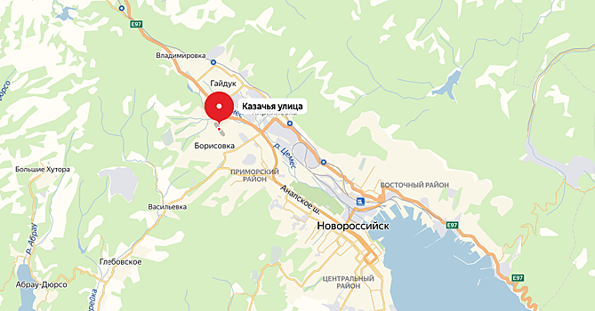 Жители Новороссийска разбили дорогу, чтобы по ней не гоняли автомобили