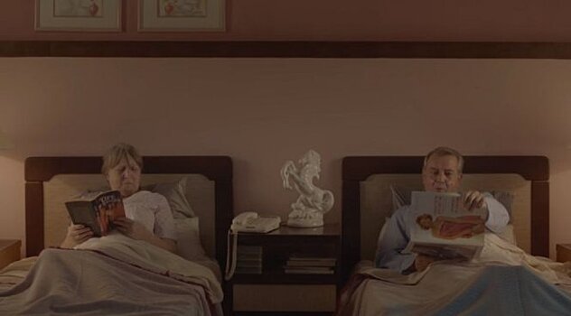 Pornhub научит пожилых безопасному сексу при помощи видеоуроков на VHS-кассетах