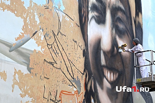 Уфимский художник — о граффити Мусы Гареева: «Хочу, чтобы картина простояла дольше»