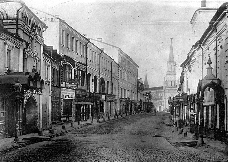  Вид на Никольскую улицу от Богоявленского переулка, 1886 год