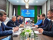 "Татары, как и хакасы, имеют тюркские корни": Минниханов встретился с главой Хакасии Валентином Коноваловым на ПМЭФ