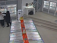 В Новосибирске сотрудники полиции задержали подозреваемого в разбойном нападении на ювелирный магазин