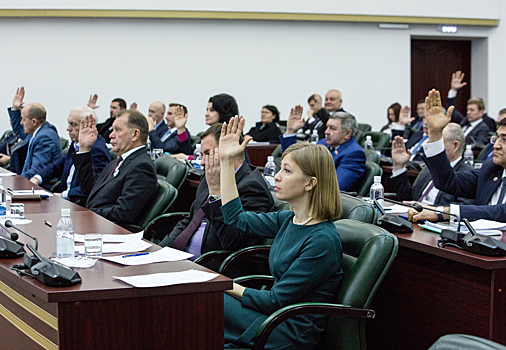 Депутаты Парламента Кузбасса приняли закон о соцподдержке наставников для студентов
