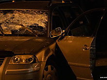 Группа силовиков разбила автомобиль жителя дубинками в Минске